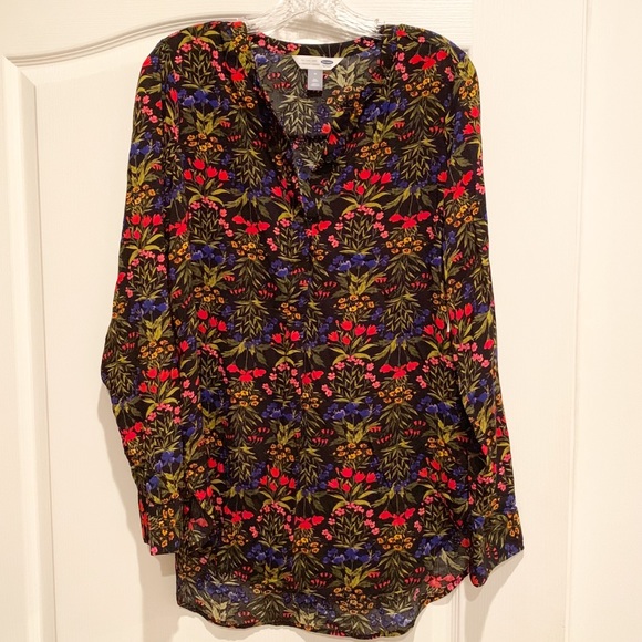 New Black Floral Split Neck tunic --size M Tall - Picture 2 of 5